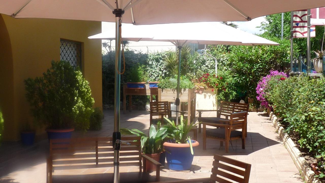 Hotel Ribes Roges Vilanova i la Geltru Ngoại thất bức ảnh